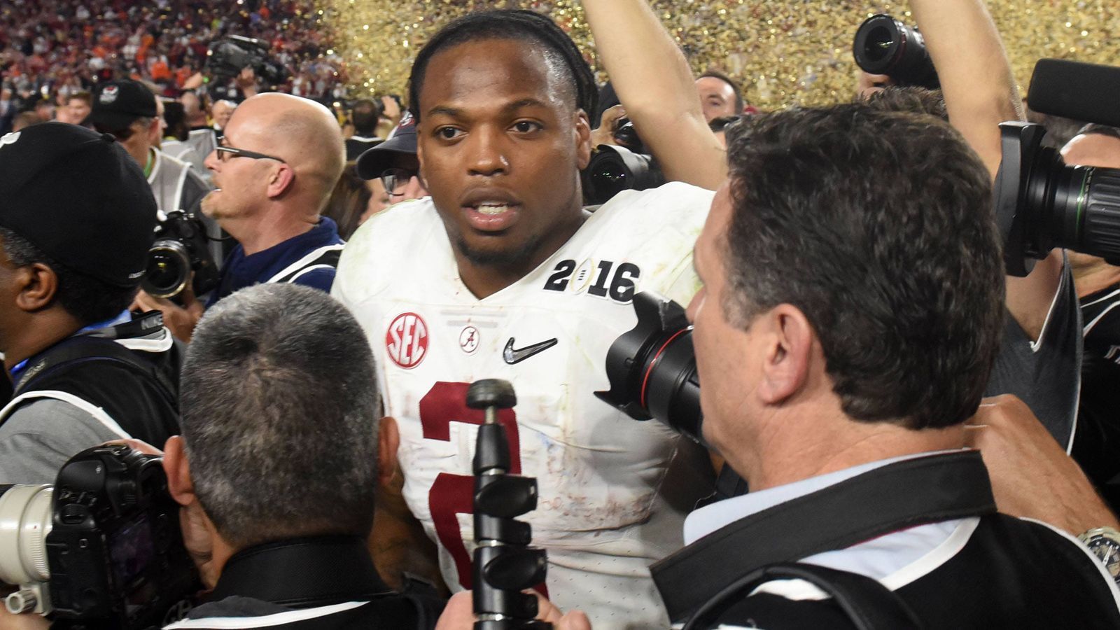 
                <strong>Runningback</strong><br>
                1. Alabama, 50 Punkte (Foto: Derrick Henry)2. Georgia, 34 Punkte3. LSU, 30 Punkte
              