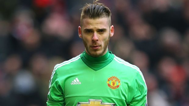 
                <strong>David De Gea</strong><br>
                Da gingen Manchester United wohl 30 Millionen Euro flöten. Im Sommer 2015 sollte der Torwart der "Reds", David De Gea, für besagte Summe zu Real Madrid wechseln. Der Transfer platzte allerdings in letzter Sekunde. Die Unterlagen kamen nicht rechtzeitig beim spanischen Ligaverband an.
              