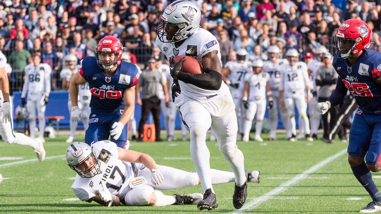 
                <strong>Jamalcolm Liggins (Defensive Back)</strong><br>
                &#x2022; Aktuelles Team: Frankfurt Galaxy (auf dem Bild noch im Trikot der Raiders Tirol)<br>&#x2022; Ehemalige XFL-Franchise: St. Louis Battlehawks (bis 2020)<br>
              