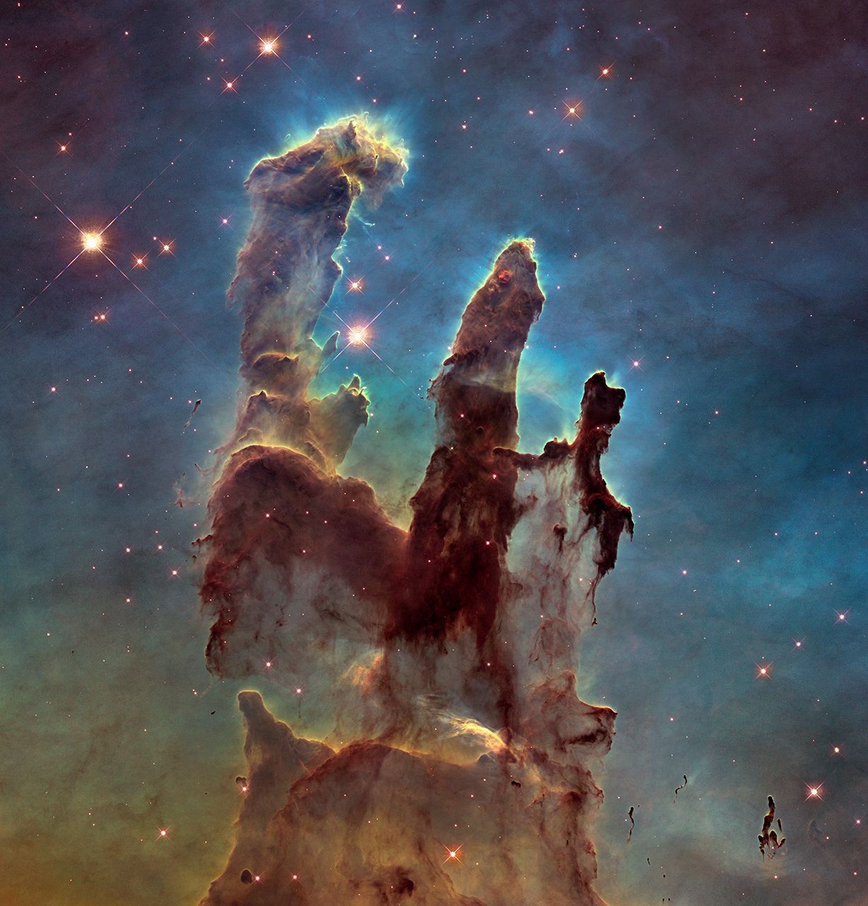 Ikonisch: Eines der wohl bekanntesten Fotos des Hubble-Teleskops zeigt die sogenannten "Säulen der Schöpfung". Die Formation heißt so, weil im Nebel der Säulen Sterne entstehen. Das Foto wurde aus mehreren Aufnahmen von Hubbles Kameras zusammengesetzt.