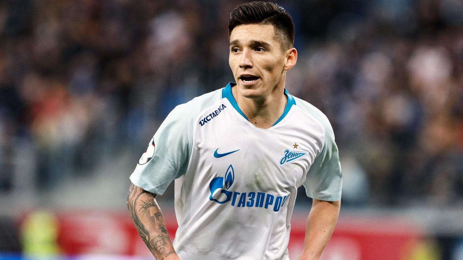 
                <strong>Matias Kranevitter (Zenit St. Petersburg)</strong><br>
                Seit 2017 räumt der Argentinier Matias Kranevitter im defensiven Mittelfeld von Meister Zenit St. Petersburg auf. Der 26-Jährige sammelte zuvor etwas Erfahrung in La Liga. In Spanien spielte der Sechser für den FC Sevilla und Atletico Madrid, ehe Zenit eben 2017 kolportierte acht Millionen Euro für ihn auf den Tisch legte und Kranevitter einen Vierjahresvertrag gab. Nach zwei Jahren in Russland, holte Kranevitter zuletzt mit Zenit nun auch seinen ersten Titel, die St. Petersburger wurden 2019 Meister der Premier Liga.
              