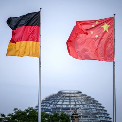 Die Deutsche Industrie- und Handelskammer (DIHK) hebt die Bedeutung Chinas als Markt für deutsche Unternehmen hervor.