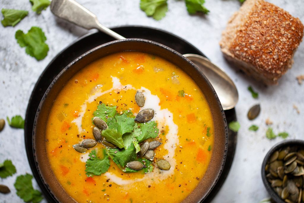 Möhrensuppe mit frischem Brot: Das einfache Schlank-Rezept für dein ...