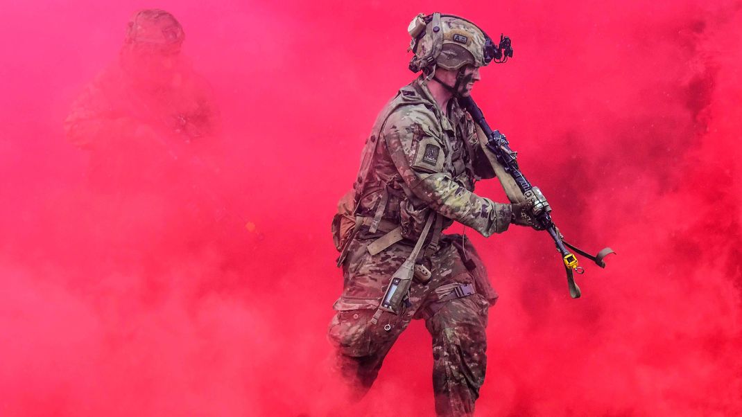 Litauische Fallschirmjäger bei einer Militärübung im Mai 2025