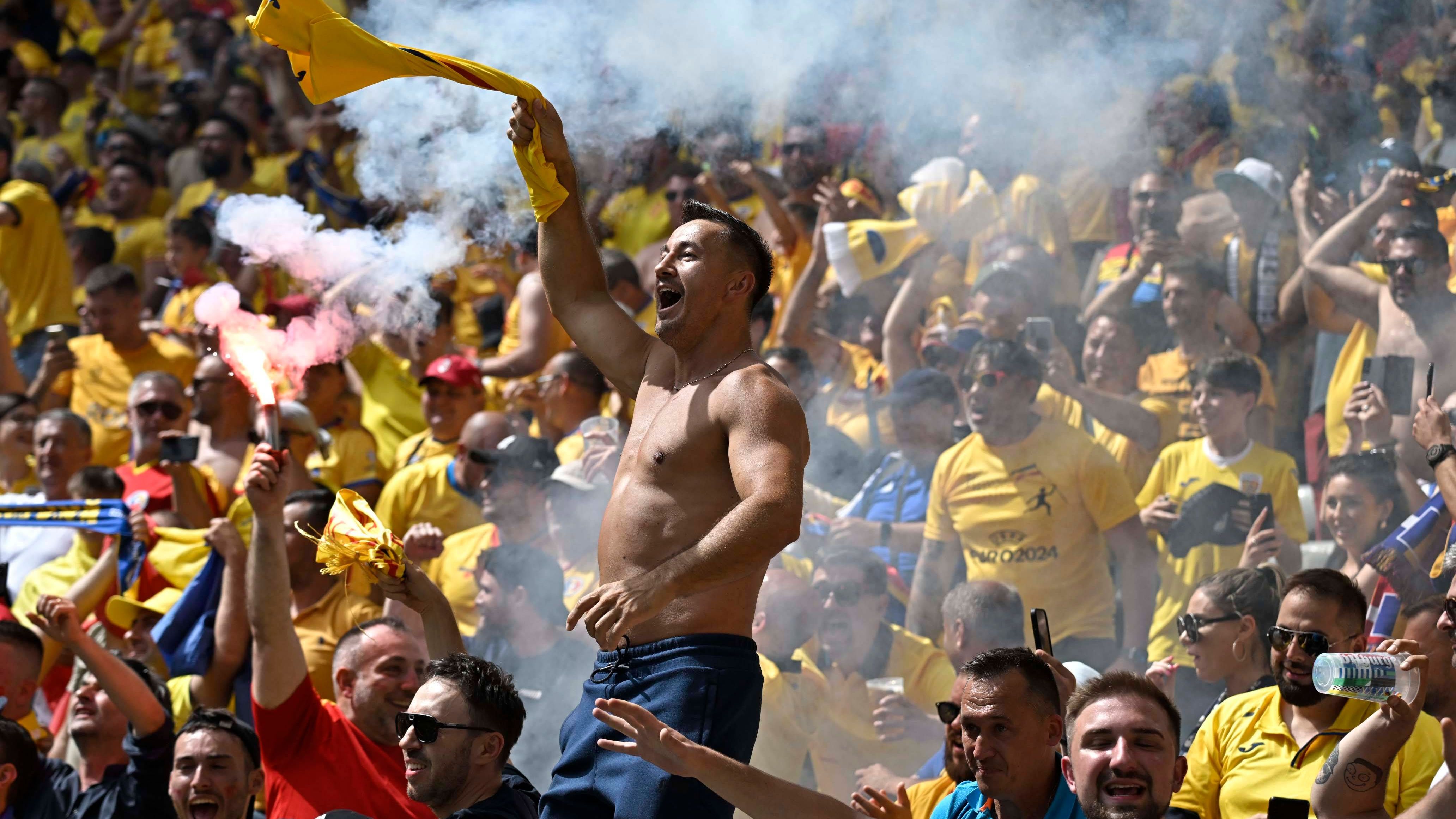 <strong>Mehr als Schall und Rauch</strong><br>Ganz zur Freude der rumänischen Fans, die München spätestens jetzt zu ihrer Festung machen. Ihr Team bleibt souverän, legt kurz darauf sogar noch das 3:0 nach. Denis Dragus macht den Deckel frühzeitig drauf. Die Ukraine erholt sich davon nicht mehr.