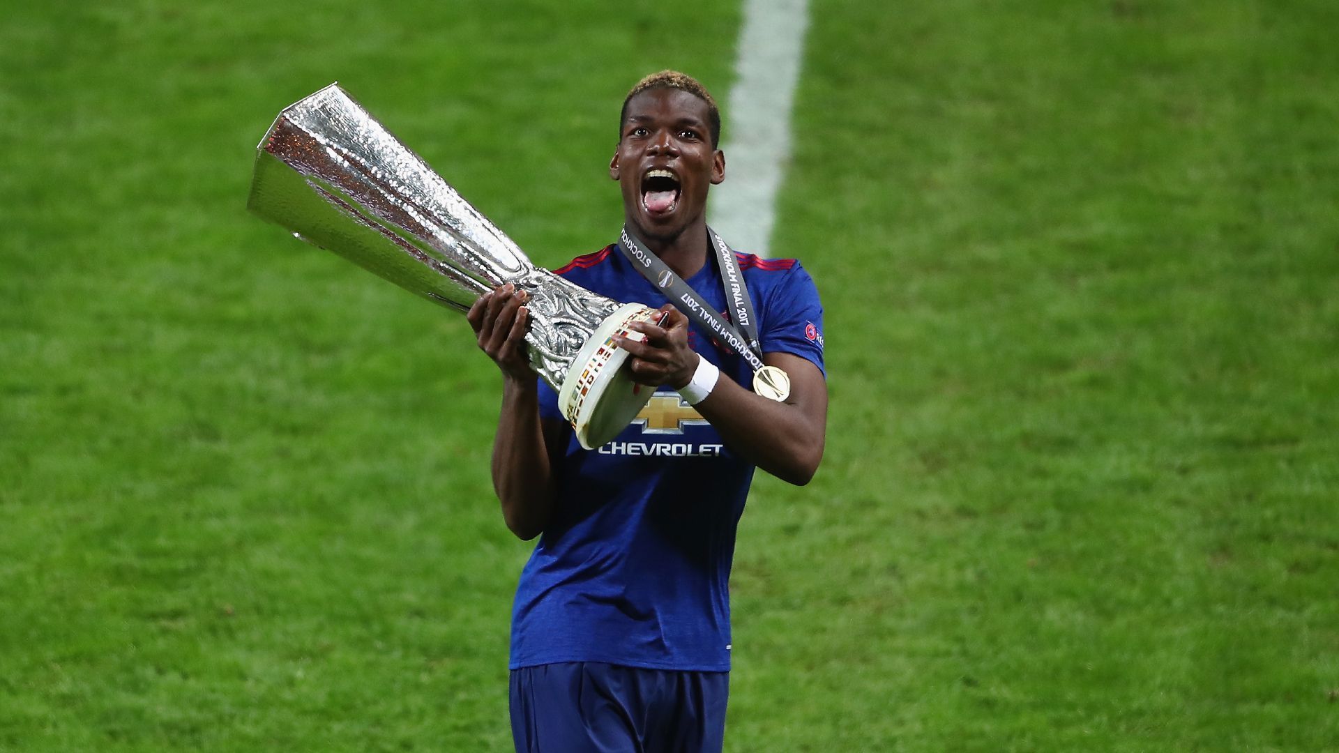 
                <strong>Pogba holt 2017 gleich den Titel</strong><br>
                Auch wenn es in der Premier League nicht mit dem Titel klappt, hat Pogba in seiner Debüt-Saison Grund zur Freude. Im Europa-League-Finale gegen Ajax Amsterdam bringt er sein Team beim 2:0-Sieg in Führung. Neben dem Europapokal gewinnt United auch den englischen Ligapokal.
              