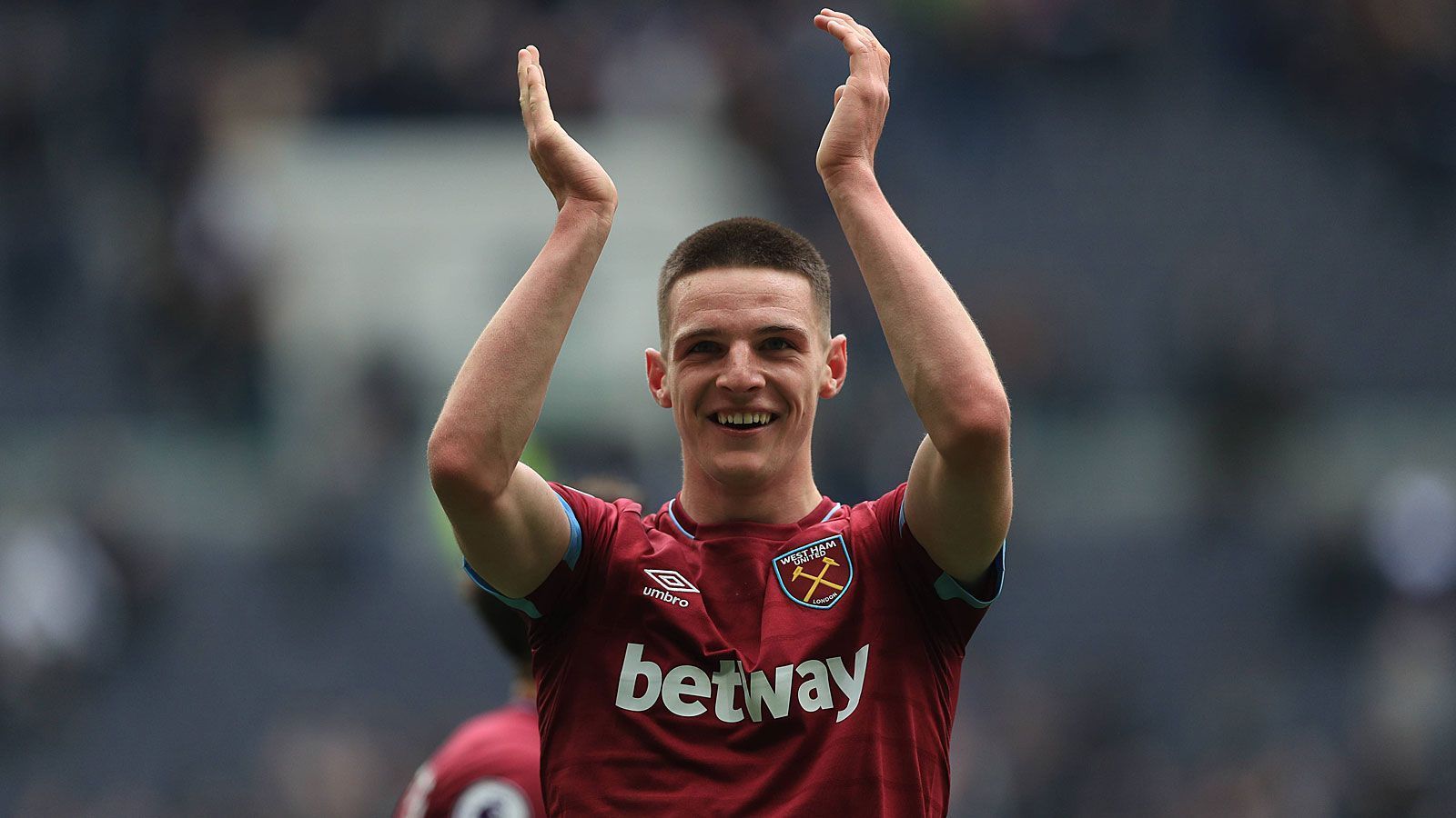 
                <strong>Platz 5: Declan Rice (West Ham United)</strong><br>
                Marktwert laut CIES: 64,2 Millionen EuroNationalität: EngländerAblösesumme gekostet: keineVertragsende: 30. Juni 2024 (plus Option für ein Jahr)Geburtsdatum: 14. Januar 1999Position: Defensiver MittelfeldspielerA-Länderspiele: drei für Irland und zwei für England
              