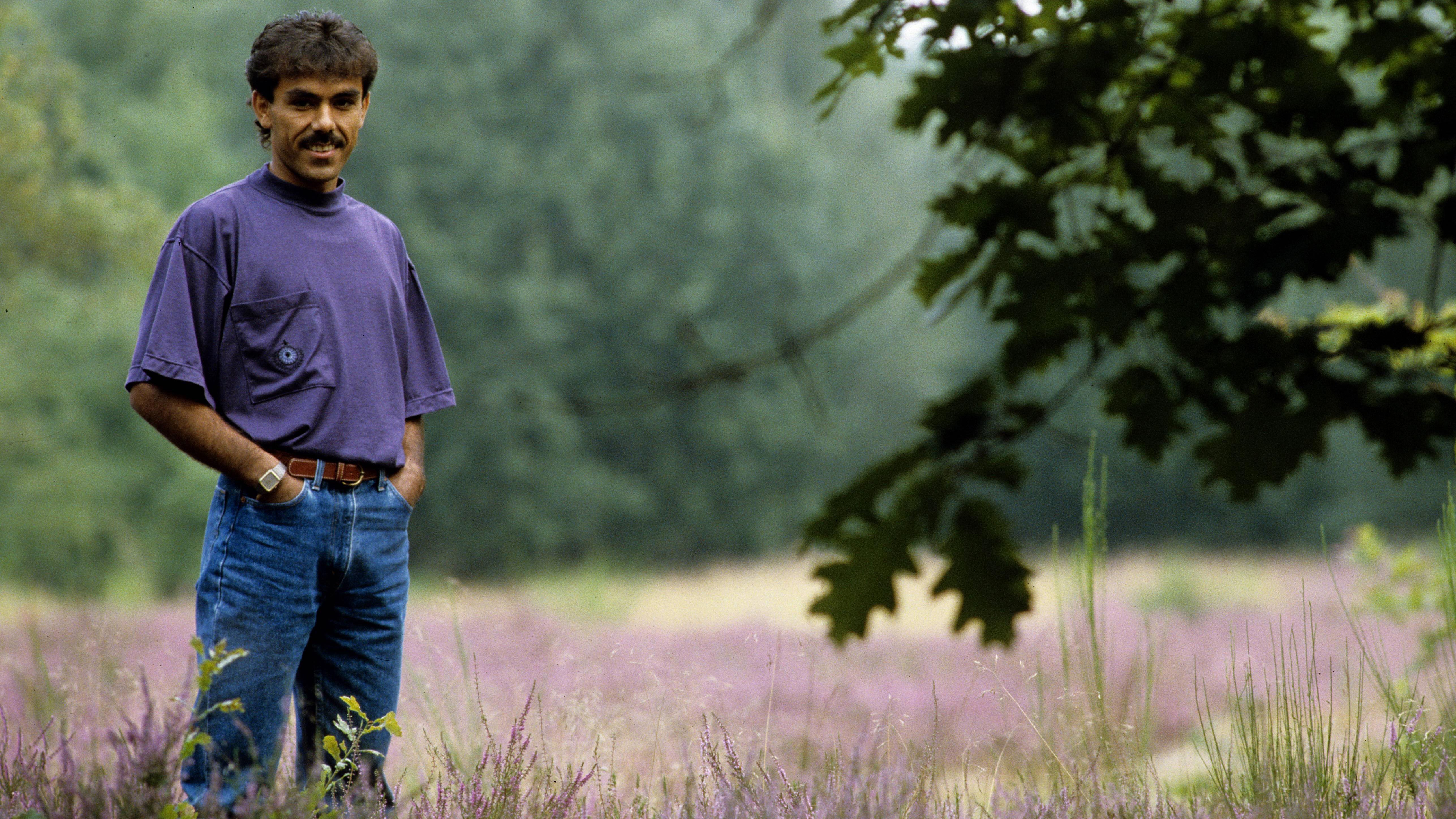 
                <strong>Jos Luhukay</strong><br>
                Ein Bild, ein Mann, ein Schnurrbart: Jos Luhukay.
              