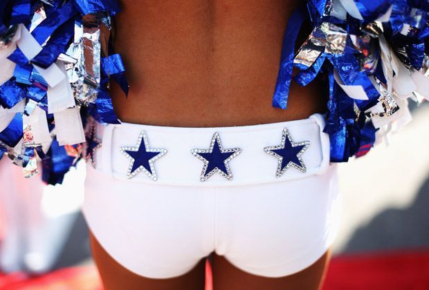 
                <strong>Besondere Heckansicht</strong><br>
                Ebenfalls an der Strecke: die Cheerleader des Football-Teams Dallas Cowboys. Hier in der Heckansicht...
              
