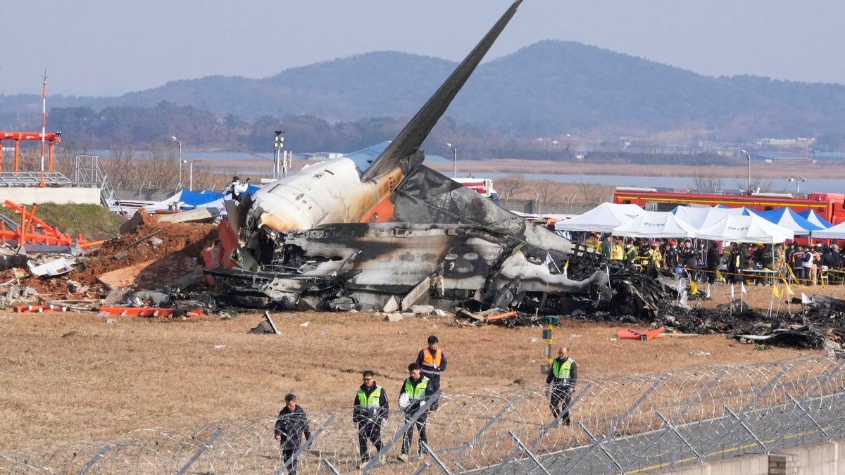 Passagierflugzeug in Südkorea verunglückt