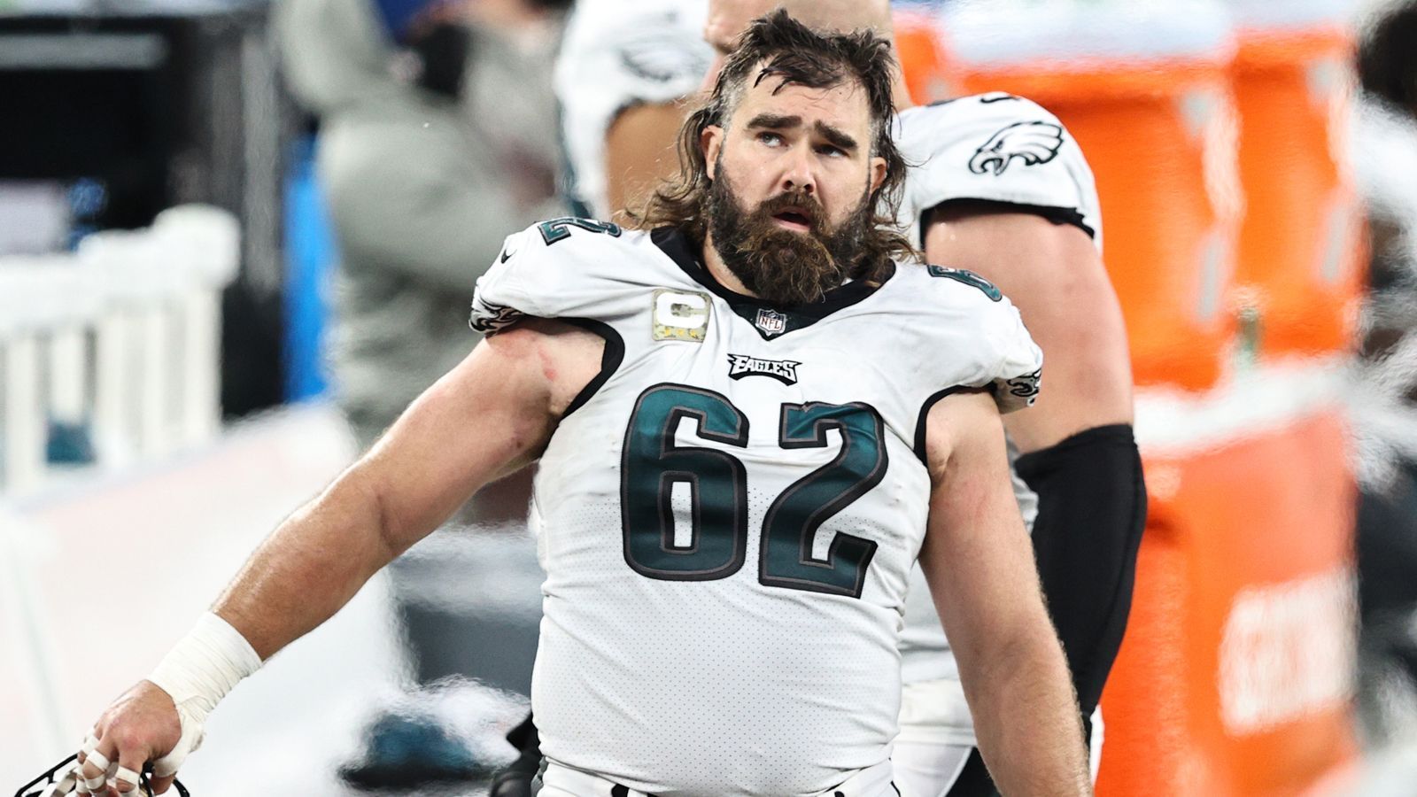 
                <strong>Offense: Centers</strong><br>
                Jason Kelce, Philadelphia Eagles (im Bild) -Frank Ragnow, Detroit Lions
              