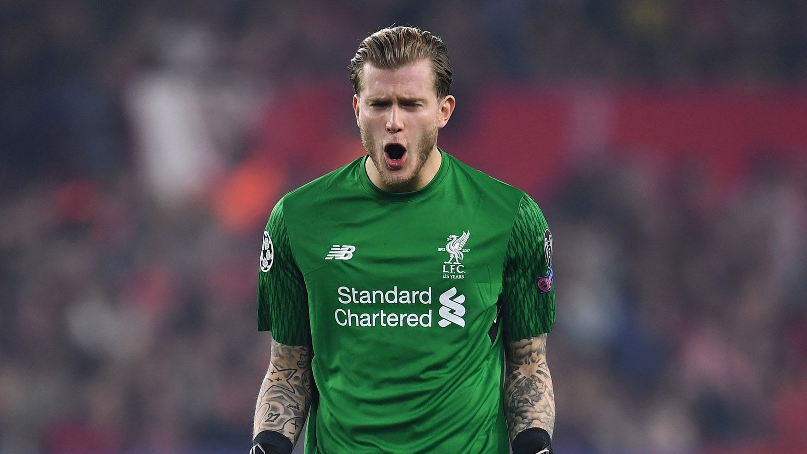 
                <strong>Ohne Gegentor ins CL-Finale</strong><br>
                Die Saison 2017/18 war zunächst ein großer Erfolg für Karius - vor allem in der Champions League. Bis zum Finale blieb er als einziger Keeper ohne Gegentor. Doch der 26. Mai 2018 im Olympiastadion von Kiew sollte zum Wendepunkt einer vielversprechenden Karriere werden. 
              