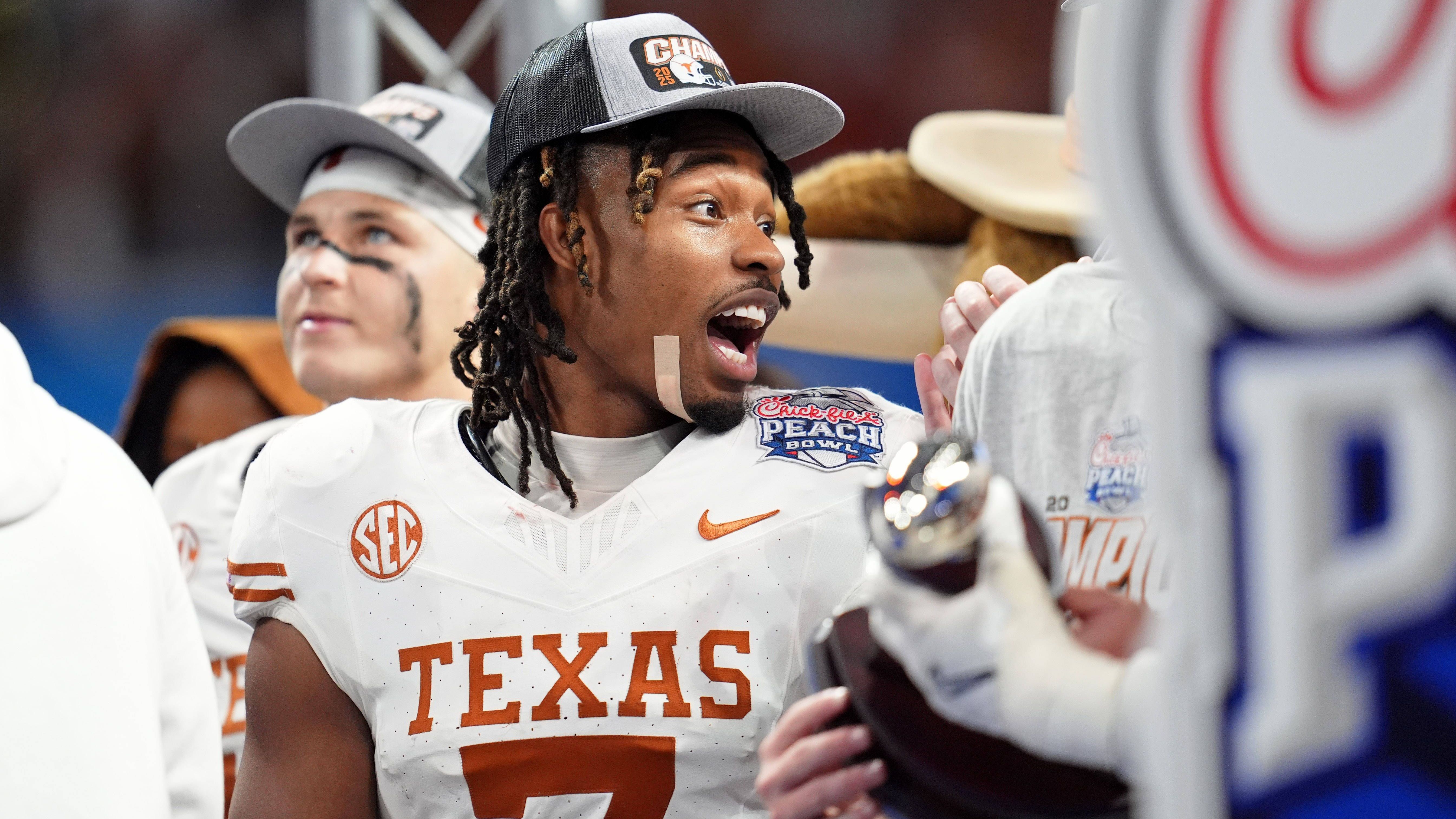 <strong>NFL Draft 2025: Die (fast) besten Wide Receiver</strong><br>Auch in diesem Jahr dürften wieder rund 30-40 Wide Receiver im Draft gewählt werden. Nicht alle werden hier im Detail betrachtet. Trotzdem sollen exemplarisch einige gute Akteure kurz Platz finden. <strong>Isaiah Bond</strong> (Foto) punktet mit seinem Tempo, <strong>Elic Ayomanor</strong> ist ein starker Allrounder und <strong>Jack Bech</strong> fängt so ziemlich alles, was in seine Richtung kommt.