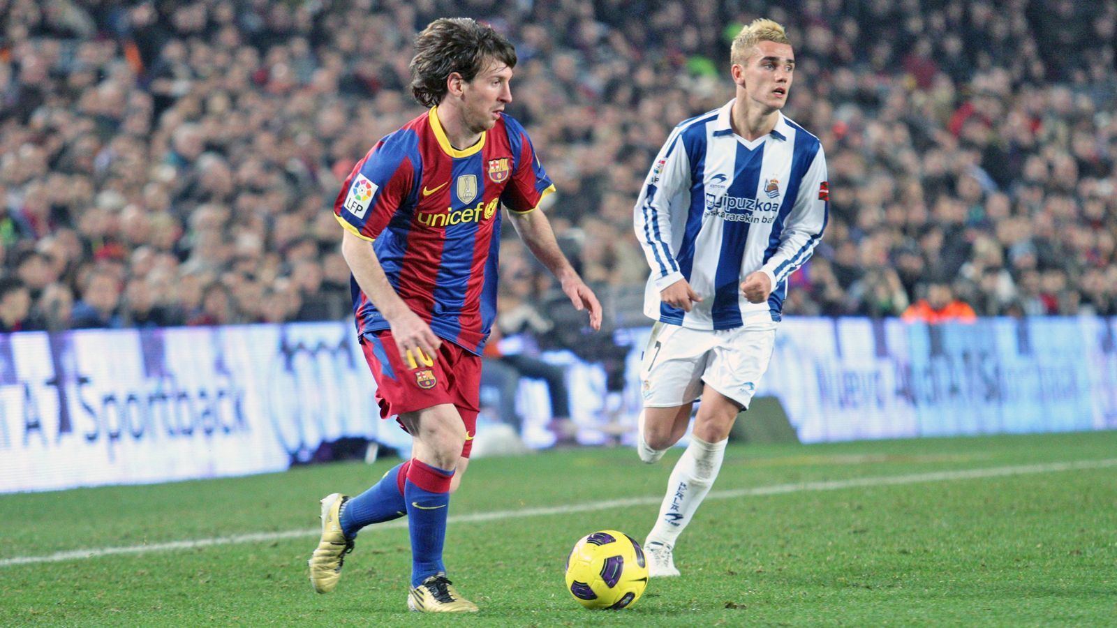 
                <strong>Antoine Griezmann - 2009</strong><br>
                Ein vielleicht kommender Weltfußballer gegen einen fünfmaligen Weltfußballer. Griezmann spielte vor neun Jahren noch für Real Sociedad San Sebastian, Messi selbstverständlich schon lange für den FC Barcelona.
              