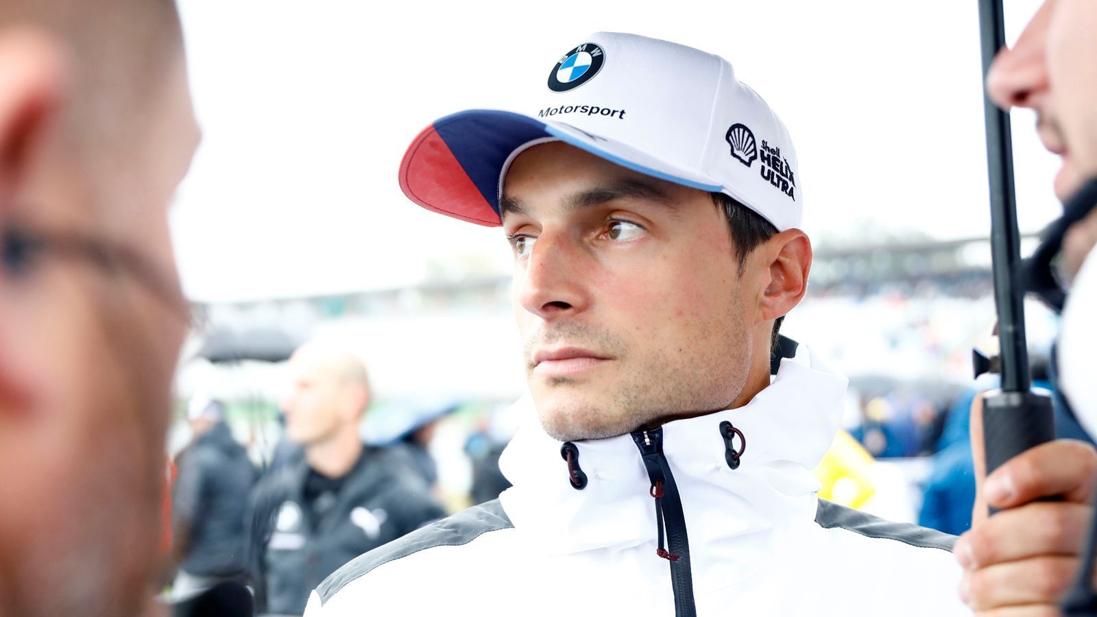 
                <strong>Gemeinnützige Arbeit</strong><br>
                Im letzten Rennen 2014 in Hockenheim kollidierte der BMW-Pilot mit Daniel Juncadella. Als einige Stunden später die Entscheidung der Sportkommissare mitgeteilt wurde, hielten viele das für einen Scherz: "Der Fahrer wird wegen eines unsportlichen Bremsmanövers zu 3 Stunden gemeinnütziger Arbeit verurteilt. Abzuleisten ist die Strafe in Abstimmung mit dem DMSB." Kein Witz: Den Sozialdienst verrichtete Spengler im Rahmen eines Treffens von Sportwarten.
              