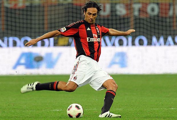 
                <strong>Alessandro Nesta</strong><br>
                Kaka steht auf italienische Abwehrspieler: Der elegante Nesta spielte neun Jahre lang für Lazio Rom, anschließend zehn für den AC Mailand und wurde 2006 in Deutschland Weltmeister.
              