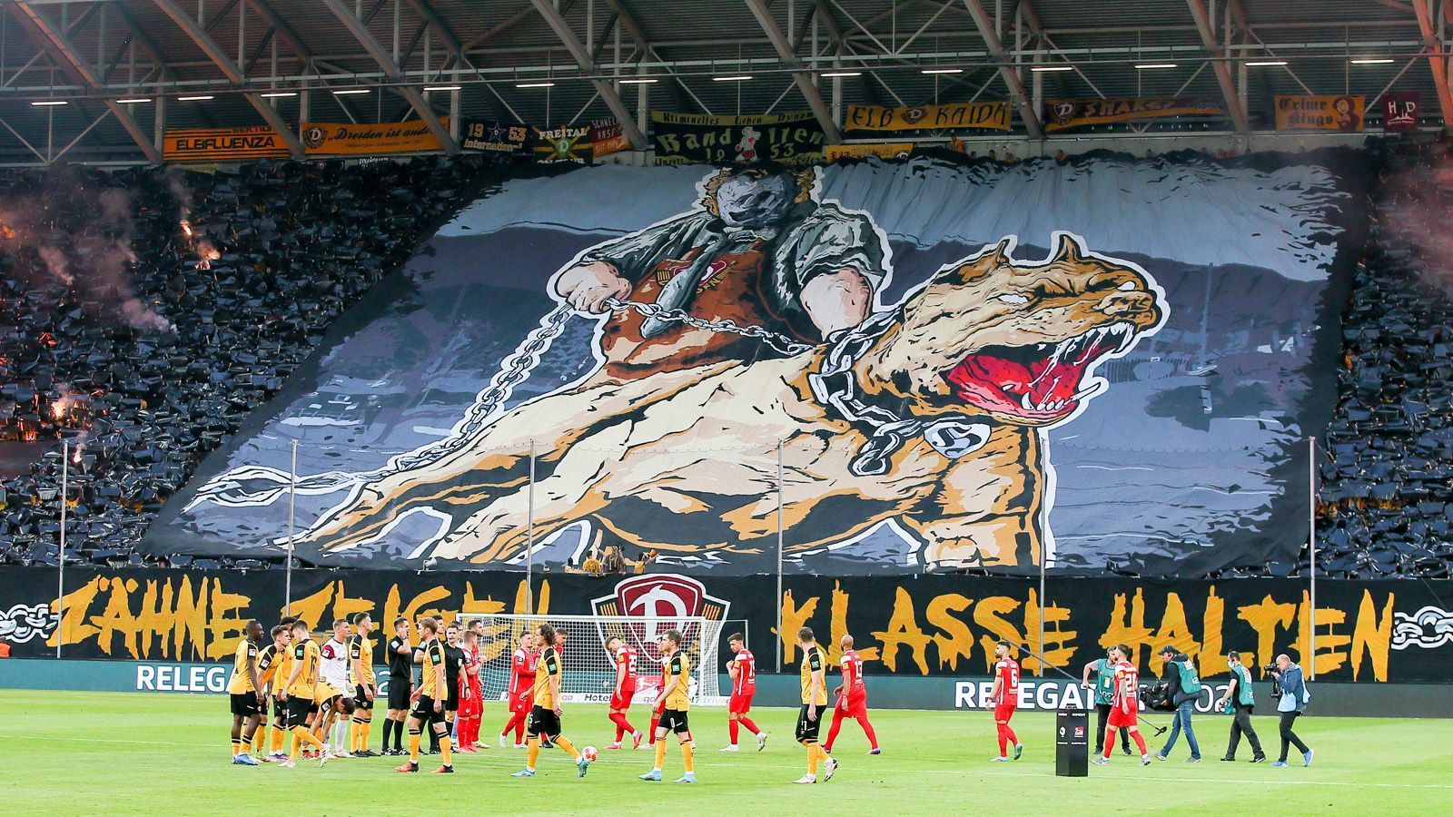 
                <strong>Dynamo Dresdens Choreo sendet klare Botschaft an die Spieler</strong><br>
                "Zähne zeigen, Klasse halten." Dresden sorgte vor dem Spiel gegen den 1. FC Kaiserslautern mit einer eindrucksvollen Choreo für Stimmung im Stadion.
              