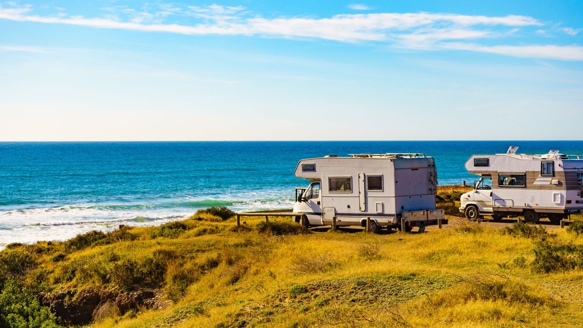 Urlaub & Camping | Camper am Strand in Spanien | Abenteuer Leben