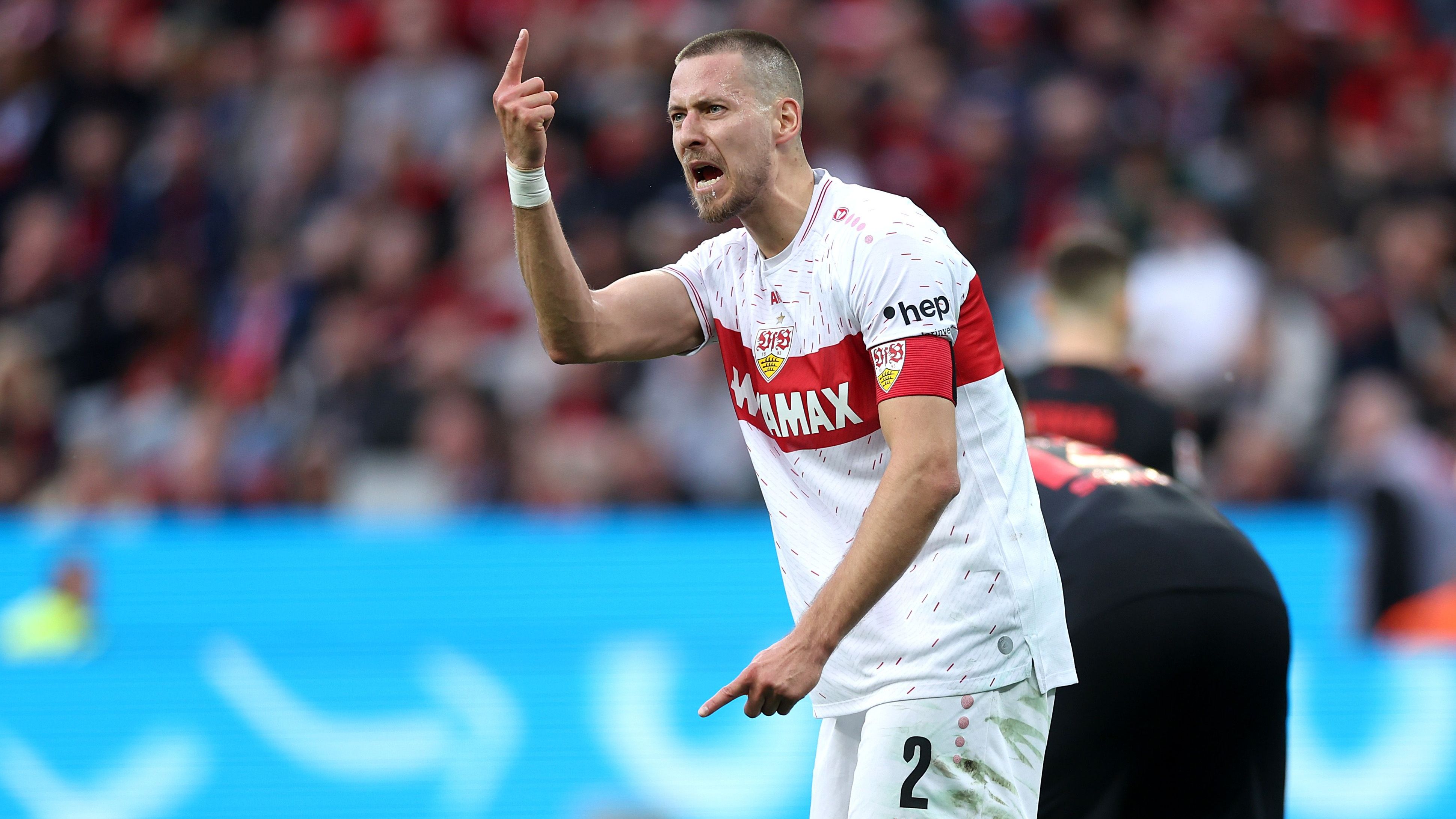 <strong>Innenverteidiger: Waldemar Anton (VfB Stuttgart)</strong><br>Was für eine Saison auch für Anton, der - wie einige seiner Stuttgarter Teamkollegen - einen riesigen Sprung gemacht hat. Es wäre eine große und ungerechtfertigte Überraschung, sollte sein Name nicht im Kader auftauchen.