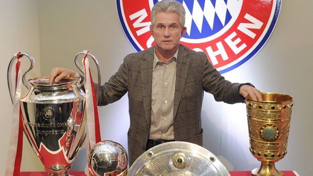 
                <strong>2011 bis 2013 FC Bayern München</strong><br>
                Zwei wechselvolle Saisons. Erst das "Vize-Triple" 2012 mit dem verlorenen Champions-League-Finale dahoam. 2013 dann die absolute Krönung mit dem Triple aus Meisterschaft, DFB-Pokal und Königsklasse. Eigentlich der perfekte Abschluss einer großen Karriere. Eigentlich. Wenn sein Freund Uli Hoeneß nicht unbedingt Hilfte bräuchte.
              