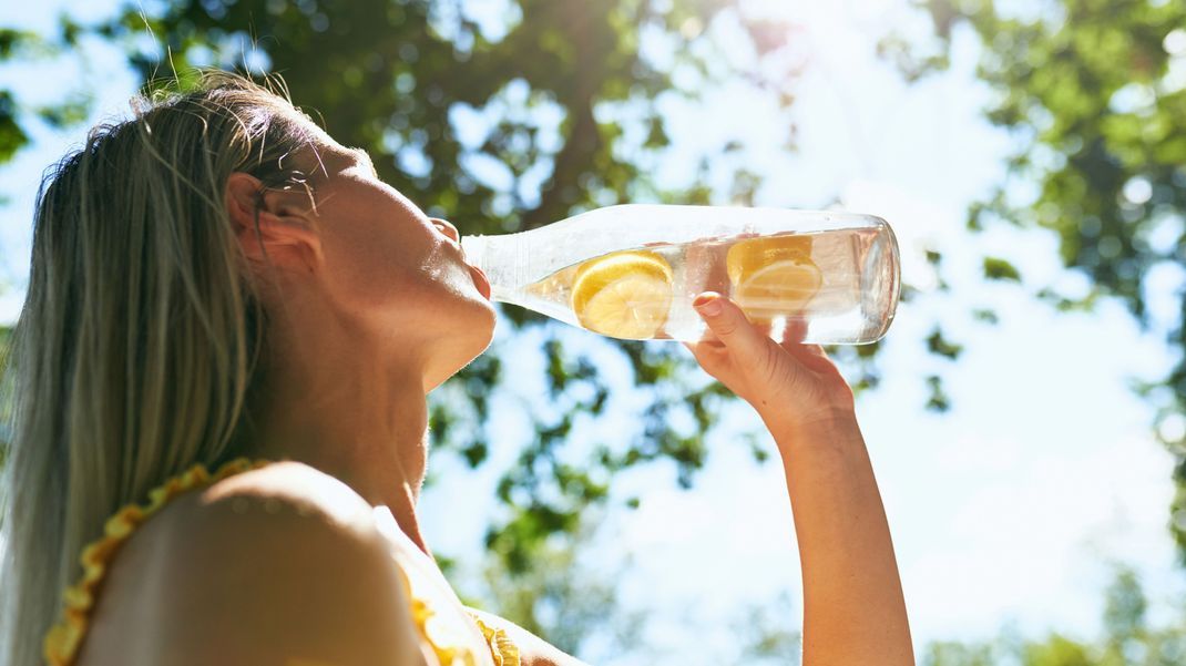 Infused Water ist ein super Trick, um mehr Flüssigkeit zu sich zu nehmen!