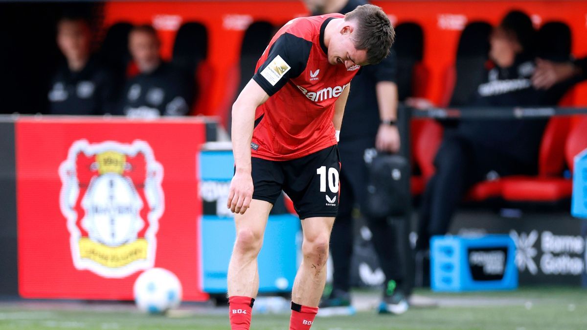 WIRTZ Florian Team Bayer 04 Leverkusen musste verletzt ausscheiden DFL Fussball Bundesliga Saison 2024 - 2025 BL Spiel Bayer 04 Leverkusen - Werder Bremen 0 : 2 am 08.03. 2025 in Leverkusen DFL REG...