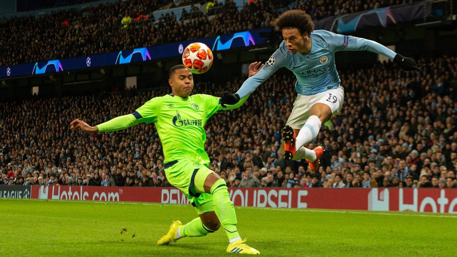 
                <strong>Weston McKennie</strong><br>
                Er hat Leroy Sane die ganze erste Halbzeit im Griff, der Ex-Schalker kommt nicht ins Spiel. Bis zur 42. Minute, als McKennie zu spät kommt, Sane entwischt und zum 3:0 für City einnetzt. Bekommt in der zweiten Hälfte kaum noch Zugriff, ist auch beim 0:4 durch Sane nicht rechtzeitig zur Stelle. Seine Ausflüge nach vorne sind brotlos. Geht in der 74. Minute runter. ran-Note: 5
              