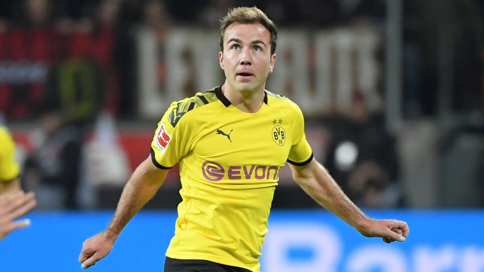 
                <strong>Mario Götze</strong><br>
                Darf ab der 75. Minute für Sancho ran. Bleibt ohne erwähnenswerte Aktion.ran-Note: ohne Bewertung
              