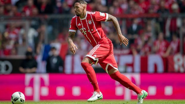 
                <strong>Jerome Boateng (FC Bayern München)</strong><br>
                Der gebürtige Berliner ist ein echter Straßen-Kicker. Erst mit zehn Jahren trat der Abwehrspieler bei Tennis Borussia Berlin ein. Dort spielte er vier Jahre, ehe er 2002 zu Hertha BSC Berlin wechselte und ab der U17 alle Jugendmannschaften durchlief. Es folgten Hamburg, Manchester City und die Bayern. 
              