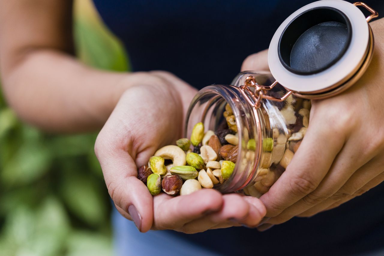 Cashew-, Erd- und Walnüsse fördern die Freisetzung von Histamin im Körper beziehungsweise hemmen sie den Abbau von Histamin.