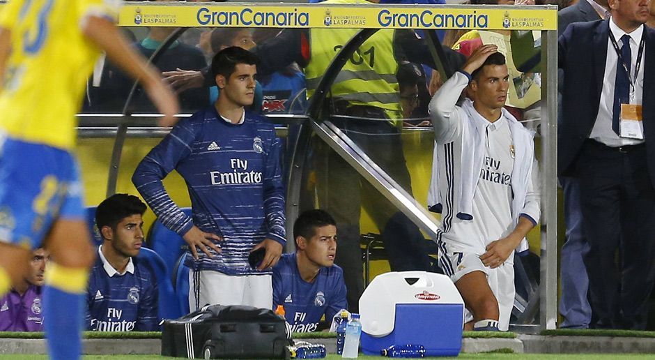 
                <strong>Stress mit Zidane</strong><br>
                Dass Ronaldo eine Auswechslung seiner Person wie eine Majestätsbeleidigung sieht, konnte man gegen Las Palmas sehen. Bei 2:1-Führung nahm Trainer Zidane den Superstar vom Feld. Der war gar nicht begeistert, würdigte Zizou keines Blickes und schimpfte die restlichen Minuten des Spiels auf der Bank wie ein Rohrspatz.
              