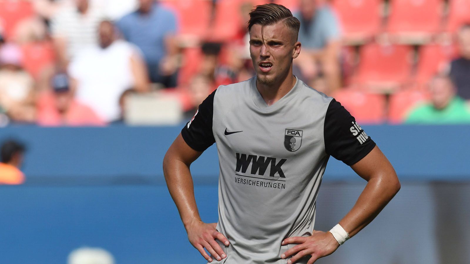 
                <strong>FC Augsburg</strong><br>
                Zugänge: Arne Maier (Hertha BSC), Elvis Rexhbecaj (VfL Wolfsburg), Mergim Berisha (Fenerbahce/Leihe), Ermedin Demirovic (SC Freiburg), Julian Baumgartlinger (Bayer 04 Leverkusen), Maximilian Bauer (Greuther Fürth), Aaron Zehnter (eigene Jugend), Lukas Petkov (SC Verl/Rückkehrer), Benjamin Leneis (1. FC Magdeburg/Rückkehrer)
              