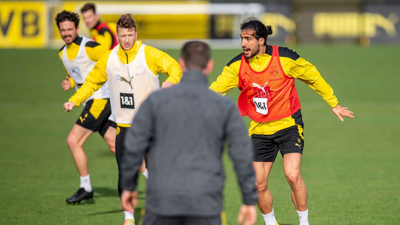 
                <strong>Borussia Dortmund</strong><br>
                Trainingsstart: 3. Juli -Trainingslager: 23. bis 31. Juli in Bad Ragaz (Schweiz) -Testspiele: Di., 13. Juli, Borussia Dortmund - FC Gießen 2:0, Sa., 17. Juli, Borussia Dortmund - VfL Bochum 1:3, Sa., 24. Juli, Borussia Dortmund - Athletic Bilbao 0:2, Fr., 30. Juli, Sa., 31. Juli, Borussia Dortmund - FC Bologna 3:0
              