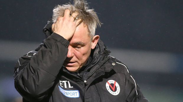 
                <strong>Olaf Janßen (2004)</strong><br>
                Auch er räumte 2004 die Bestnote ab und kam anschließend herum. Co in Aserbaidschan unter Berti Vogts, dann Dynamo Dresden, VfB Stuttgart, St. Pauli und aktuell Viktoria Köln.
              
