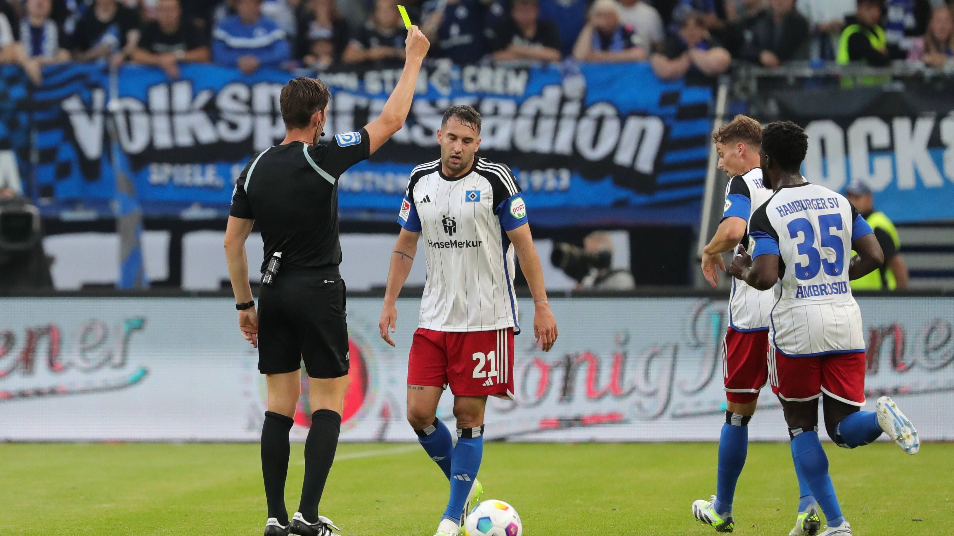 <strong>Levin Öztunali (Hamburger SV)</strong><br>Umtriebig, passsicher und mit Zug zum Tor – Öztunali zeigt direkt beim Debüt, warum er ein Schlüsselspieler in dieser Saison sein kann. Technisch ist er vielen in der zweiten Liga überlegen und auch körperlich hält er gut dagegen. In der zweiten Halbzeit etwas schwächer. <strong><em>ran</em>-Note: 2</strong>