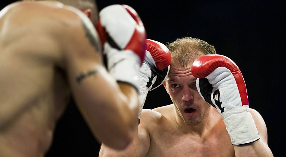 
                <strong>Jürgen Brähmer vs. Hugo Hernan Garay</strong><br>
                Im November 2008 bot sich Brähmer die Chance auf die WBO-Weltmeisterschaft. Doch er verlor in Rostock nach Punkten gegen den Argentinier Hugo Hernan Garay.
              