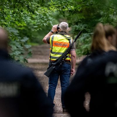 Jäger und Polizeibeamte auf der Suche nach der vermeintlichen Löwin in Berlin und Brandenburg