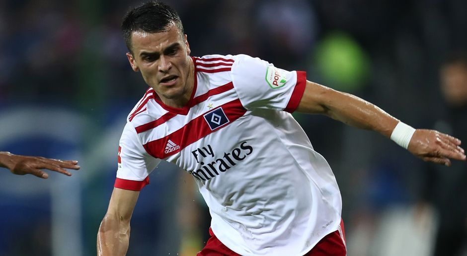 
                <strong>Philip Kostic (Hamburger SV)</strong><br>
                Der 24-Jährige darf ab der 78. Minute noch mitmischen, kann sich aber nicht mehr in Szene setzen. ran-Note: keine Bewertung.
              