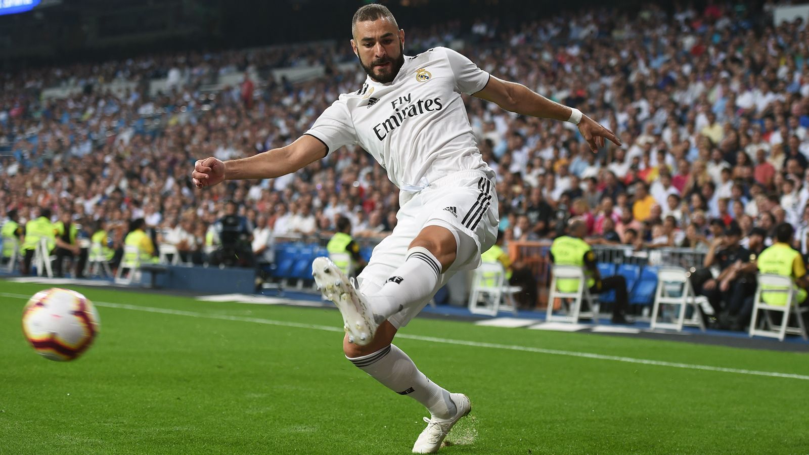 
                <strong>Karim Benzema</strong><br>
                Höhe der Ausstiegsklausel: eine Milliarde Euro (Quelle: goal.com)Verein: Real Madrid
              