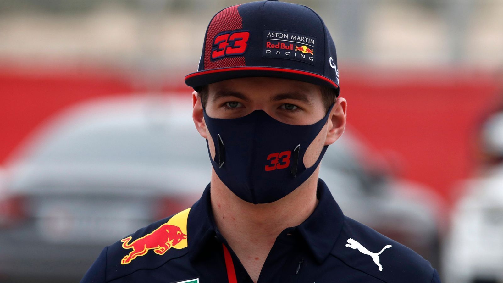 
                <strong>Max Verstappen (Red Bull)</strong><br>
                Für ihn ist es angesichts seiner Ambitionen und angesichts seines Könnens eine eher solide Saison. Kann Mercedes hin und wieder ärgern (zwei Saisonsiege), aber nicht nachhaltig, was in den meisten Fällen an seinem Auto beziehungsweise der Mercedes-Dominanz oder an Pech liegt. Es bleibt ihm nichts anderes übrig, als auf 2021 zu hoffen. ran.de-Note: 2-
              