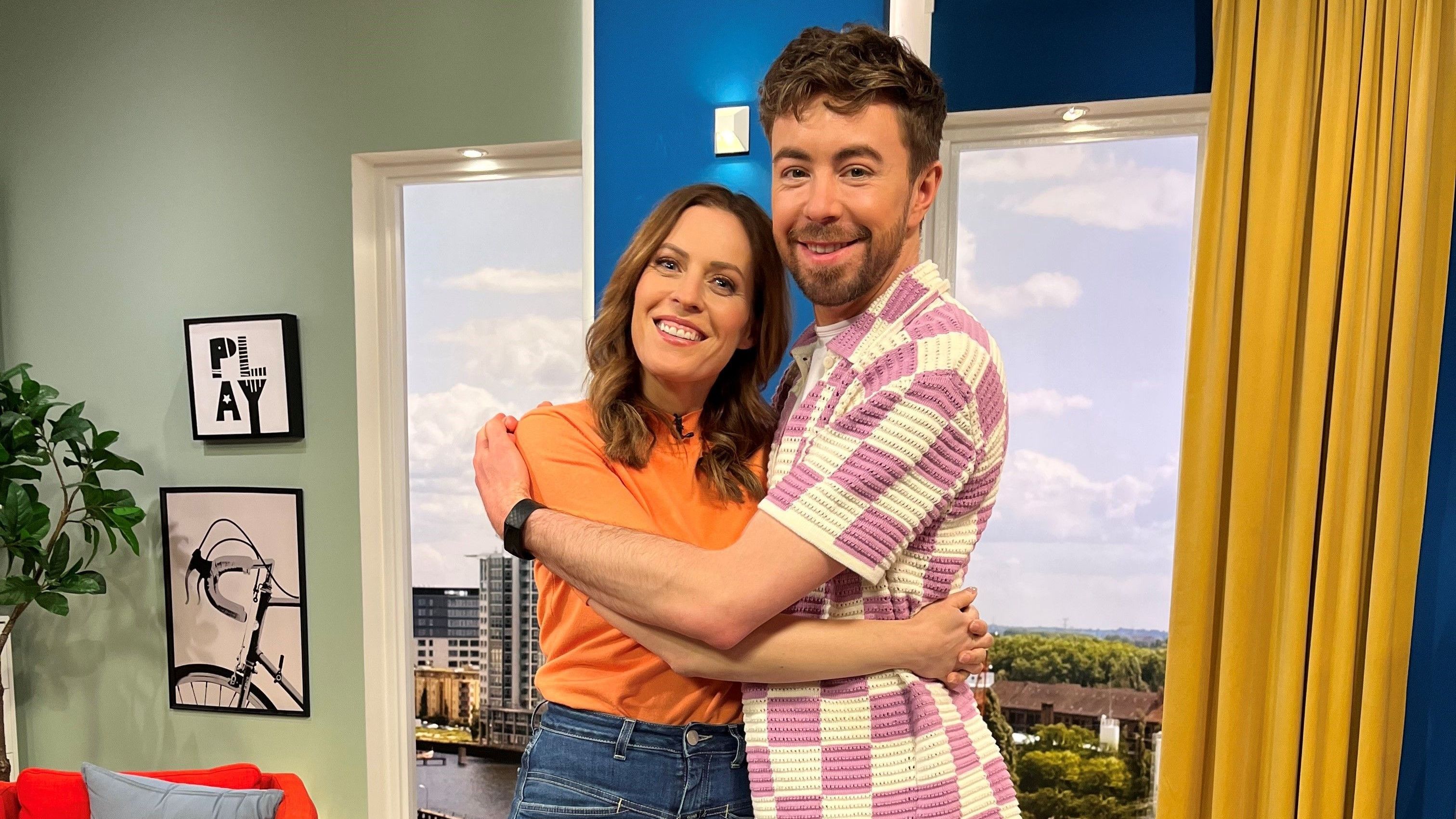Jule und Bene vom "SAT.1 Frühstücksfernsehen".
