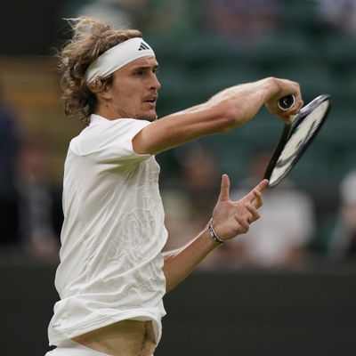 Wieder einmal muss sich Alexander Zverev in London geschlagen gegeben: Dieses Mal gegen den Italiener Matteo Berretini. Er verlor das Spiel mit 3:6, 6:7 (4:7), 6:7 (5:7).