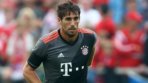 
                <strong>Javi Martinez</strong><br>
                Carlo Ancelotti entschied sich für den Spanier und gegen Mats Hummels. Doch der Welt- und Europameister dankte es seinem Coach nicht. Leistete sich gegen Torres bereits in der 12. Minute einen kapitalen Fehler, wirkte im Eins-gegen-Eins hüftsteif. Gegen die beweglichen Atletico-Angreifer ein Unsicherheitsfaktor. ran-Note: 5
              