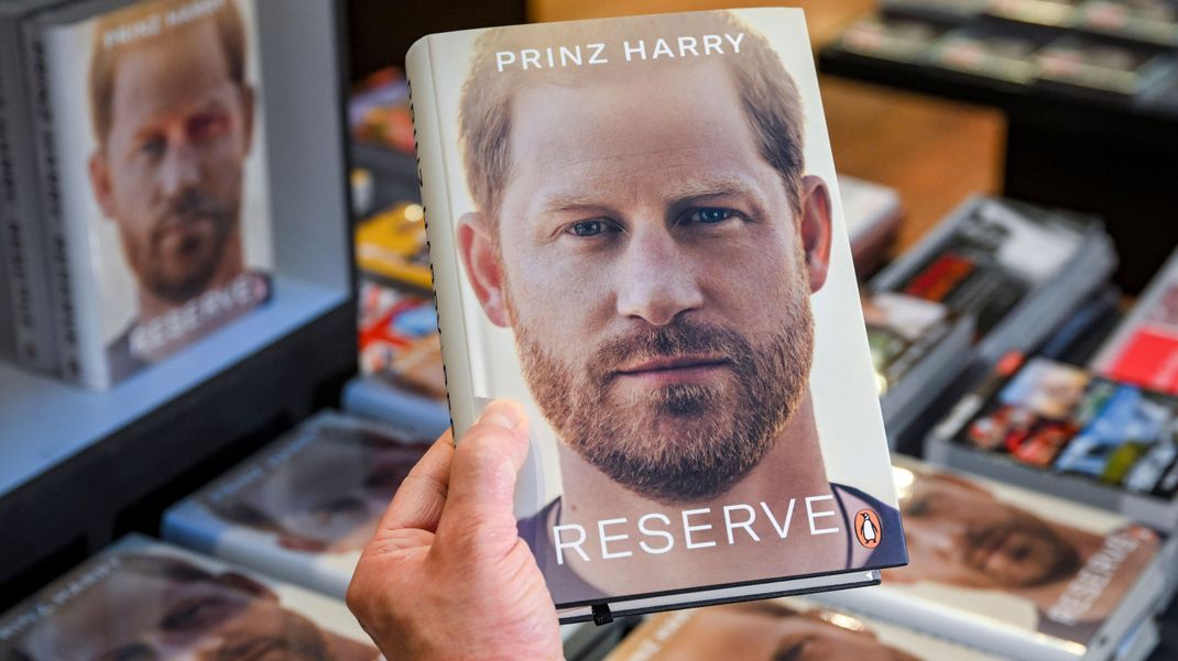 Am 10. Januar 2023 erscheint Prinz Harrys Buch "Reserve". Darin enthüllt er einige Skandale.