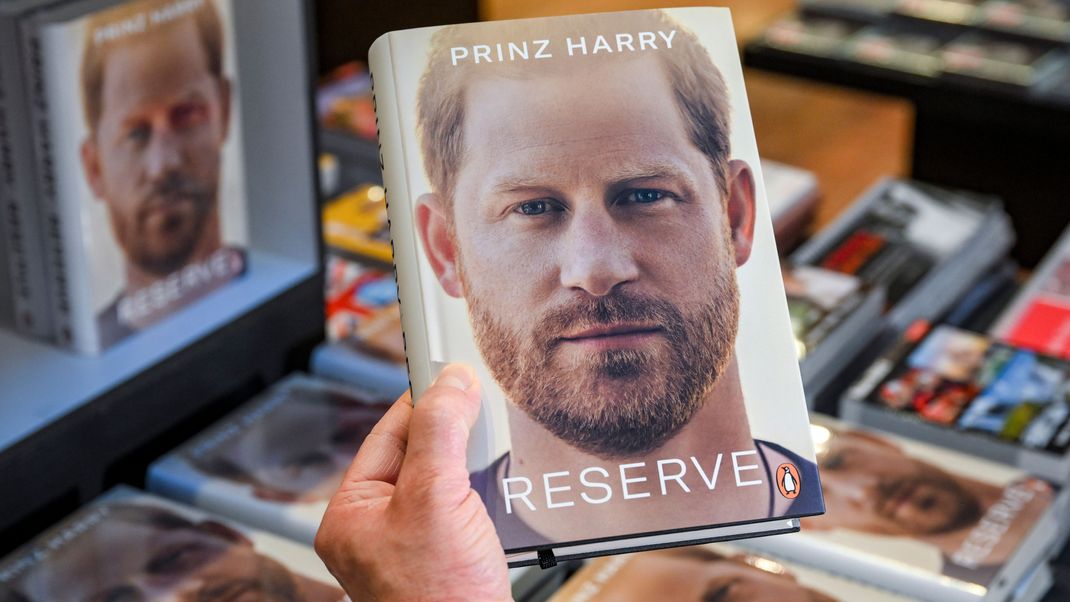 Am 10. Januar 2023 erscheint Prinz Harrys Buch "Reserve". Darin enthüllt er einige Skandale.