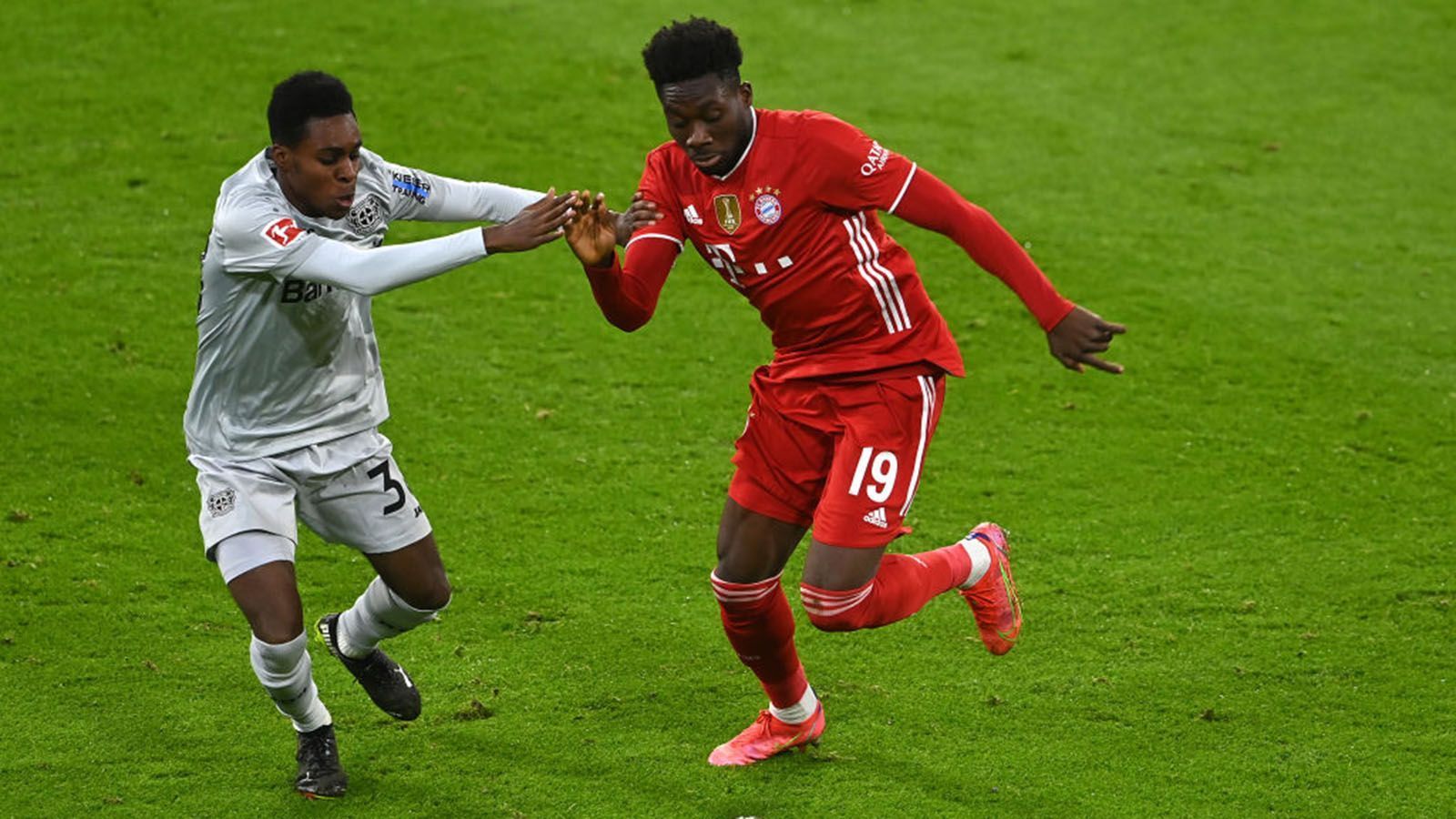 
                <strong>Alphonso Davies</strong><br>
                Leitete mit einem netten Solo das 1:0 ein und stellte die Leverkusener mit seiner Schnelligkeit mehrfach vor Probleme. Sehr umtriebig und mit vielen Ballaktionen. Auch nach hinten aufmerksam. ran-Note: 2
              