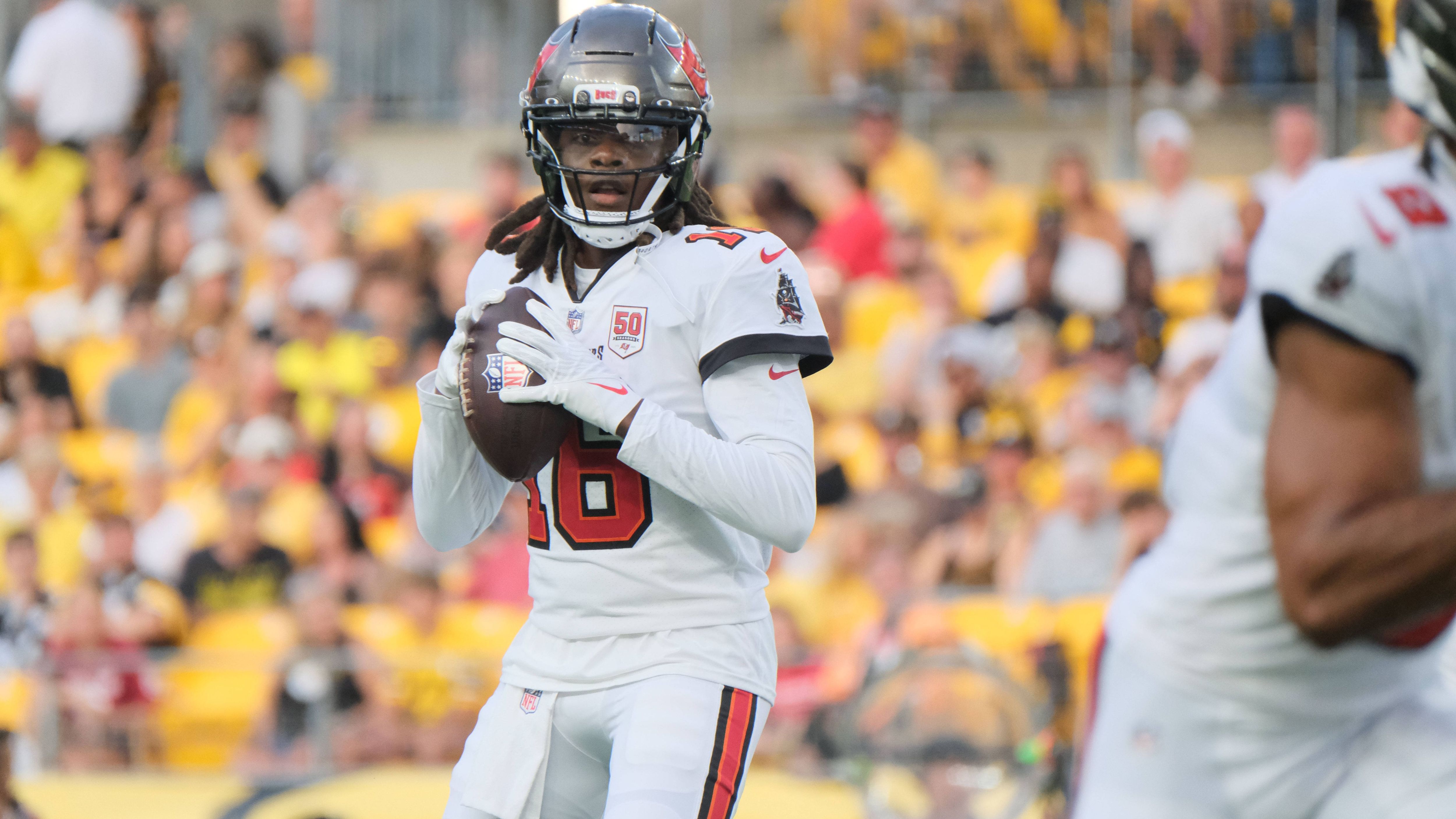 <strong>Teddy Bridgewater (Tampa Bay Buccaneers)<br>Alter:</strong>&nbsp;32<br><strong>Draftpick:</strong>&nbsp;32 im Jahr 2014<br><strong>Jahresgehalt 2025:</strong> 1,25 Millionen Dollar<br><strong>Beste Saison:</strong> 2020 bei den Carolina Panthers mit 3.733 Passing Yards, 279 Rushing Yards, 20 Touchdowns (davon 5 Rushing Touchdowns) und 11 Interceptions in 15 Spielen
