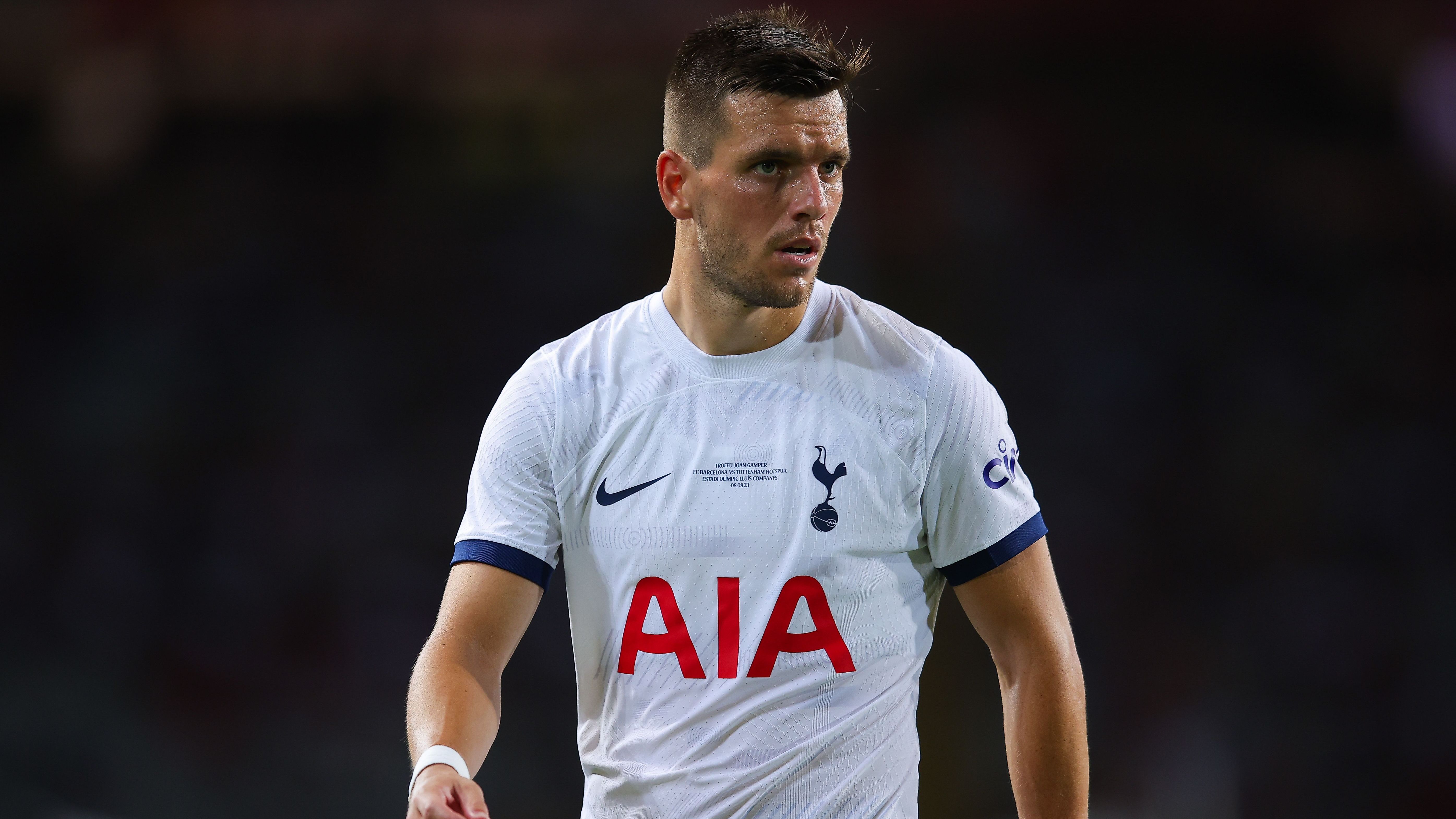 <strong>Giovani Lo Celso&nbsp;(Tottenham Hotspur)</strong><br>Um den Ausfall von Gavi wegen eines Kreuzbandrisses abzufangen, plant Barca für Januar 2024 einen Transfer. Laut "Sport" sei Tottenhams Giovani Lo Celso der Wunschkandidat von Trainer Xavi. Bereits im Sommer 2023 sollen die Katalanen am Argentinier dran gewesen sein. Lo Celso spielt bei den Spurs keine große Rolle mehr, was etwa eine Leihe möglich mache.