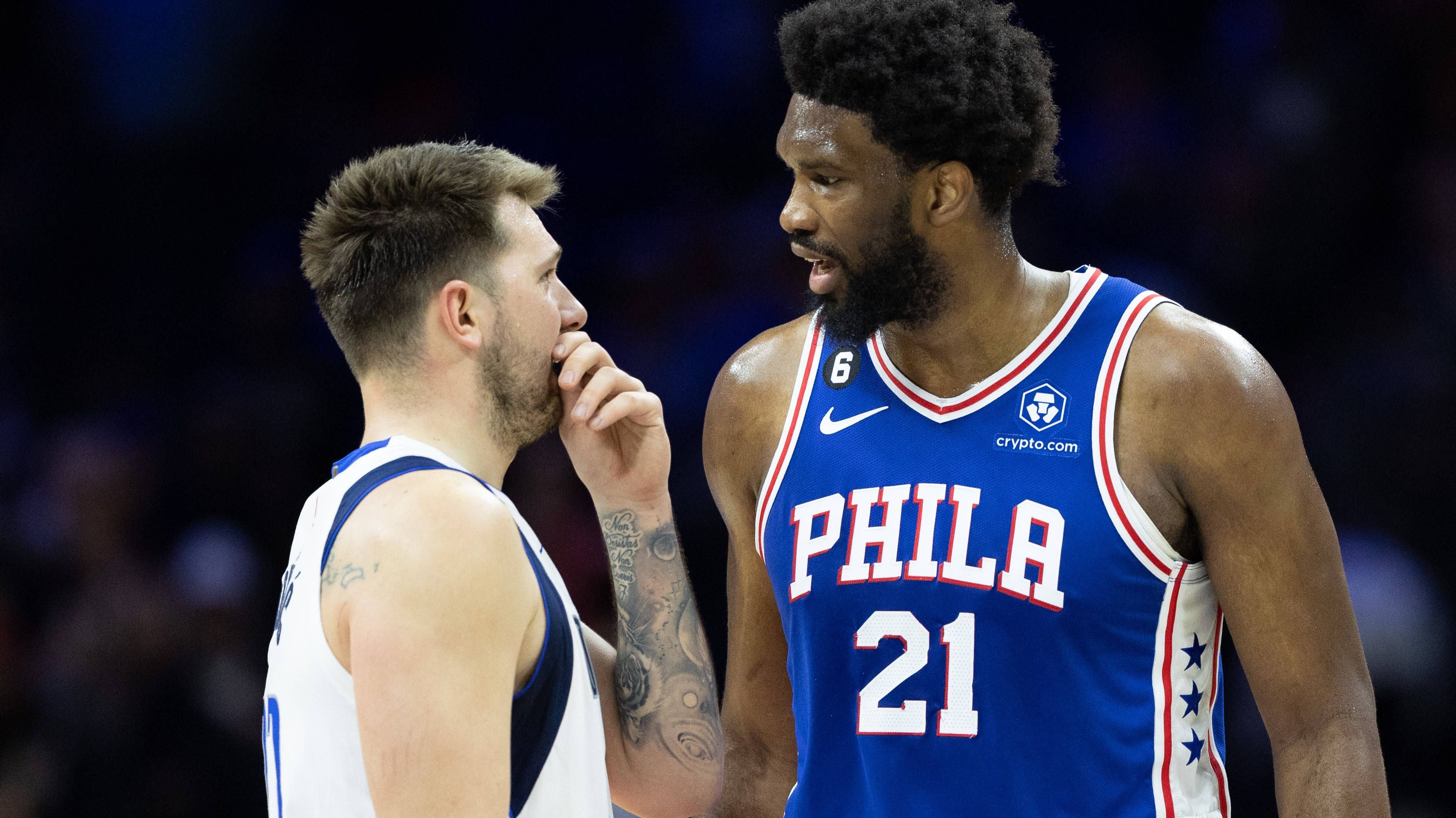 <strong>Meiste Punkte in einem Spiel: Die Franchise-Rekorde der 30 Teams<br></strong>Binnen weniger Tage haben Joel Embiid (r.) und Luka Doncic neue Bestmarken bei den Philadelphia 76ers und den Dallas Mavericks aufgestellt. Aber wie sieht es bei den anderen Teams aus? <em><strong>ran</strong></em> zeigt, welche Spieler die Franchise-Rekorde für die meisten Punkte in einer Partie halten. (Stand: 27. Januar 2024)