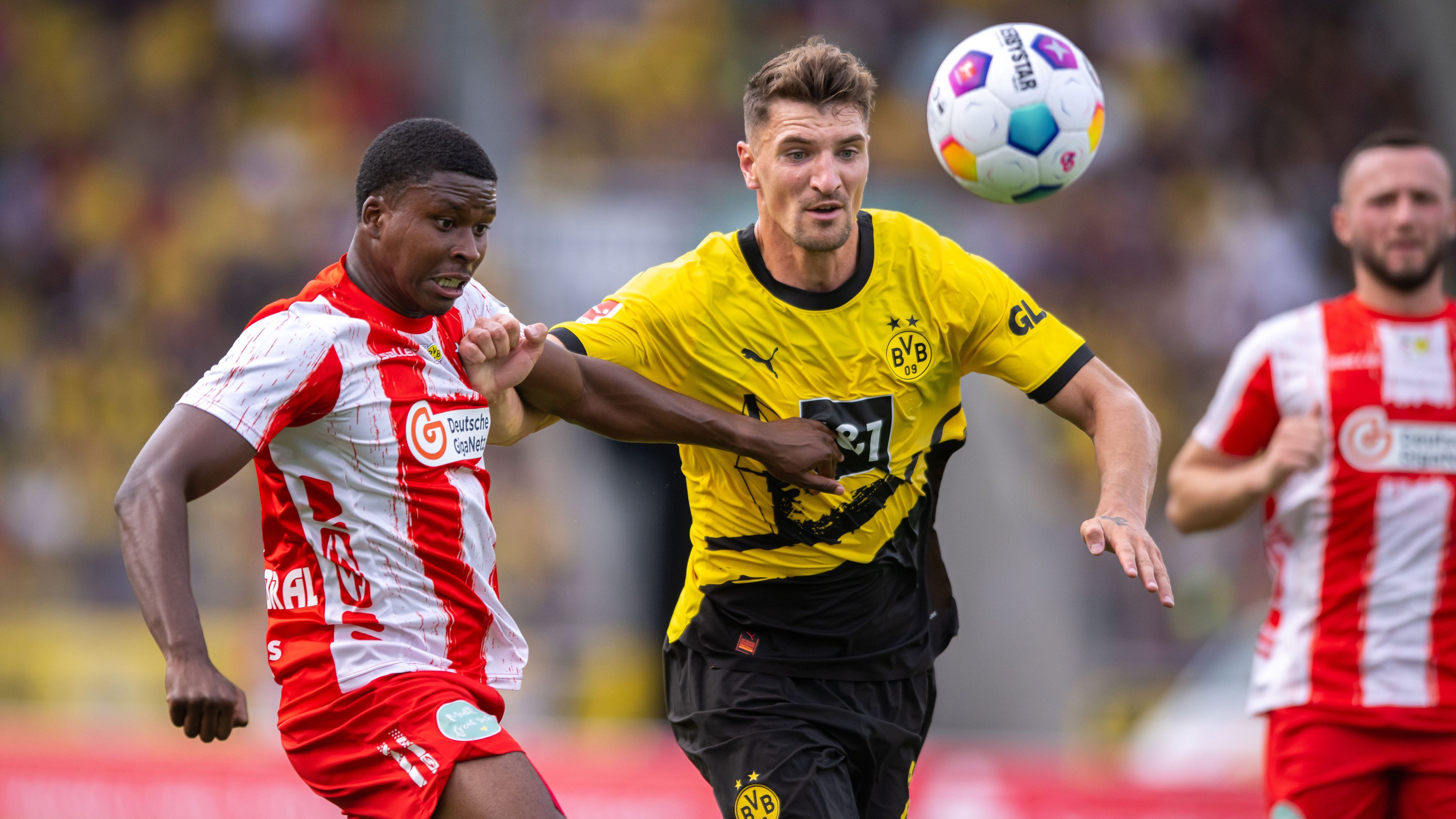 <strong>Thomas Meunier (Borussia Dortmund)<br></strong>In der Vorbereitung zog sich Thomas Meunier eine Muskelverletzung zu, der Belgier bestritt in der laufenden Saison noch kein Pflichtspiel für Borussia Dortmund. Bereits im Sommer-Transferfenster wurde der 28-Jährige als Verkaufskandidat gehandelt, ein Abgang nach der Spielzeit ist möglicherweise nicht ausgeschlossen.